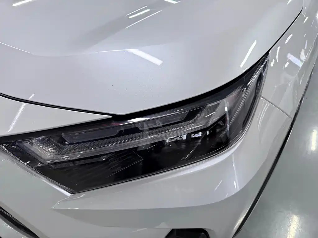 Toyota RAV4 — миниатюра 4