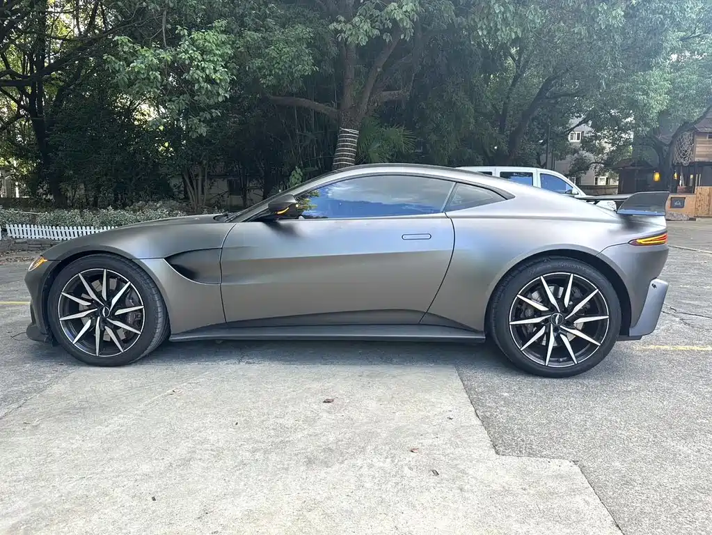Aston Martin V8 Vantage — миниатюра 7