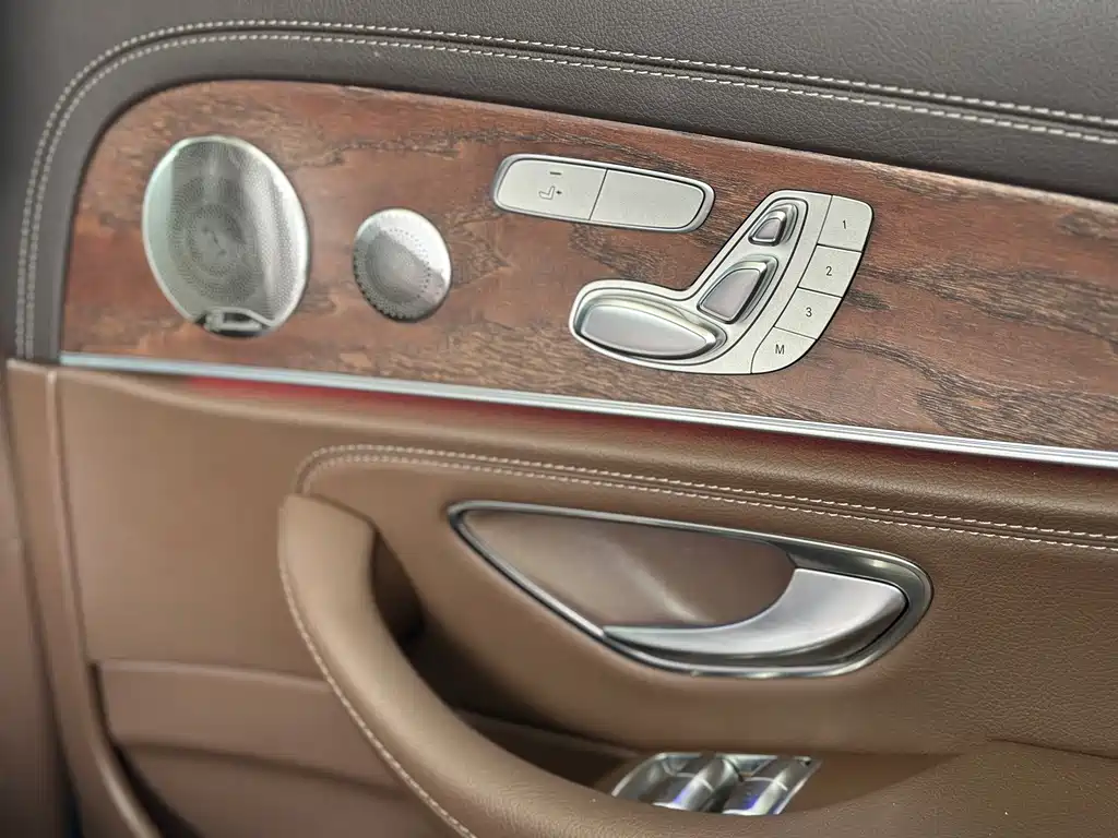 Mercedes-Benz E-Class — миниатюра 18