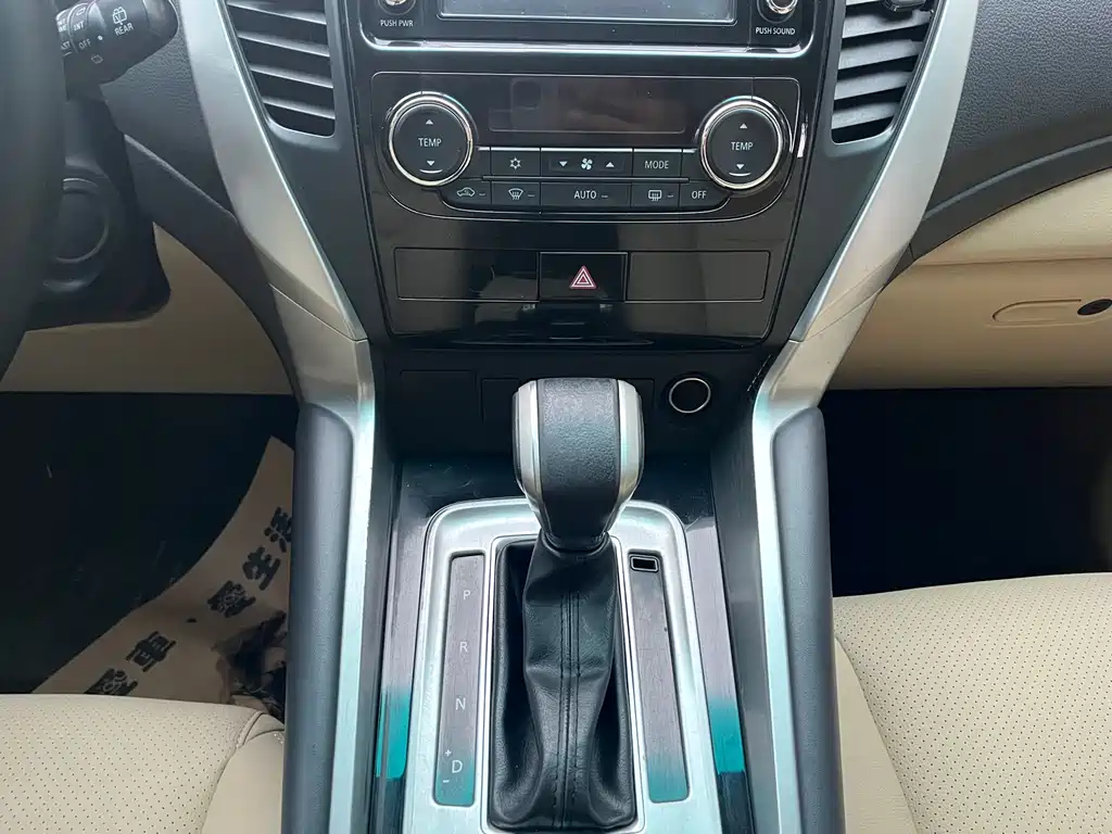 MITSUBISHI PAJERO JINCHANG