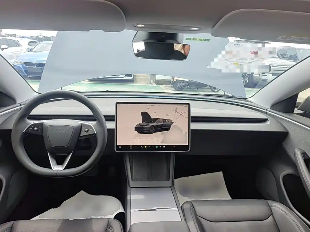 Tesla Model 3 — миниатюра 10