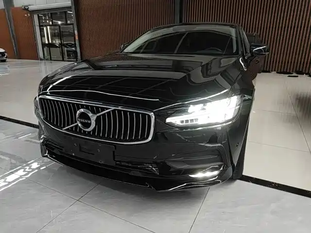 2017 Volvo S90
