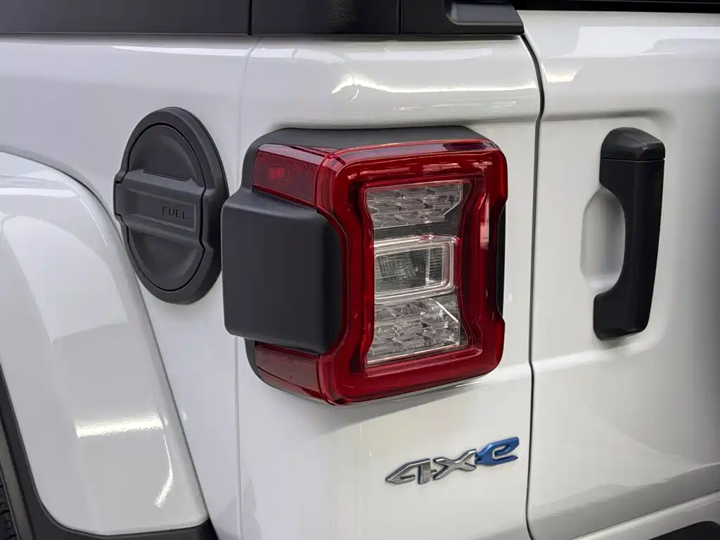 Jeep Wrangler PHEV — миниатюра 10