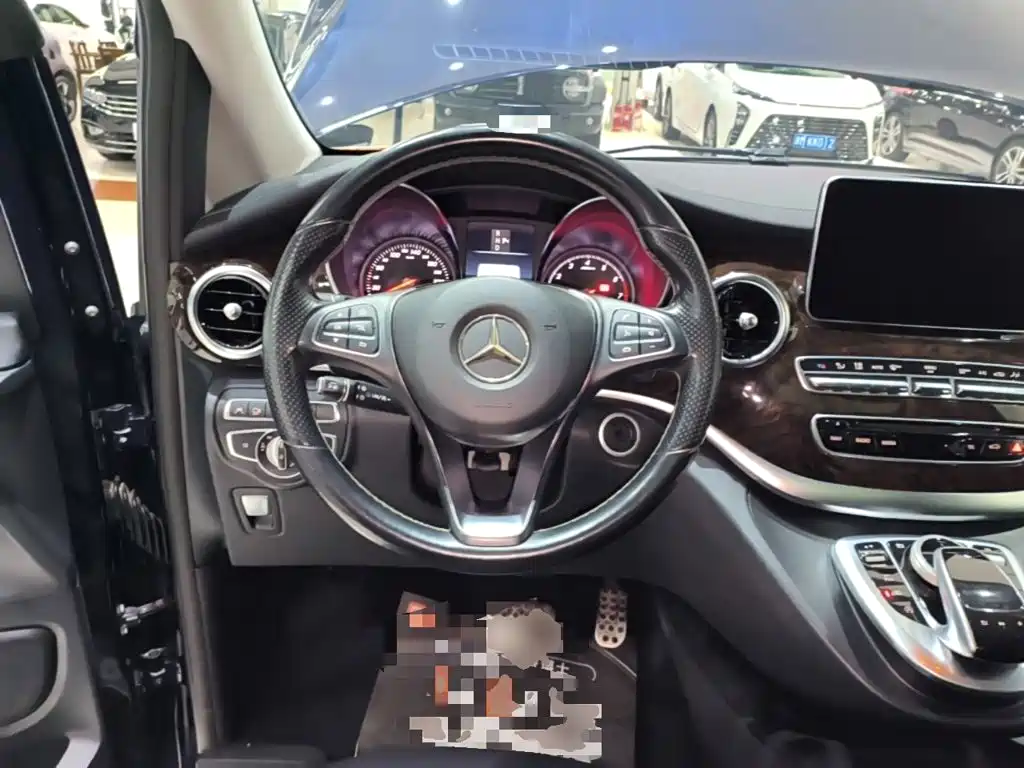 Mercedes-Benz V-Class — миниатюра 11