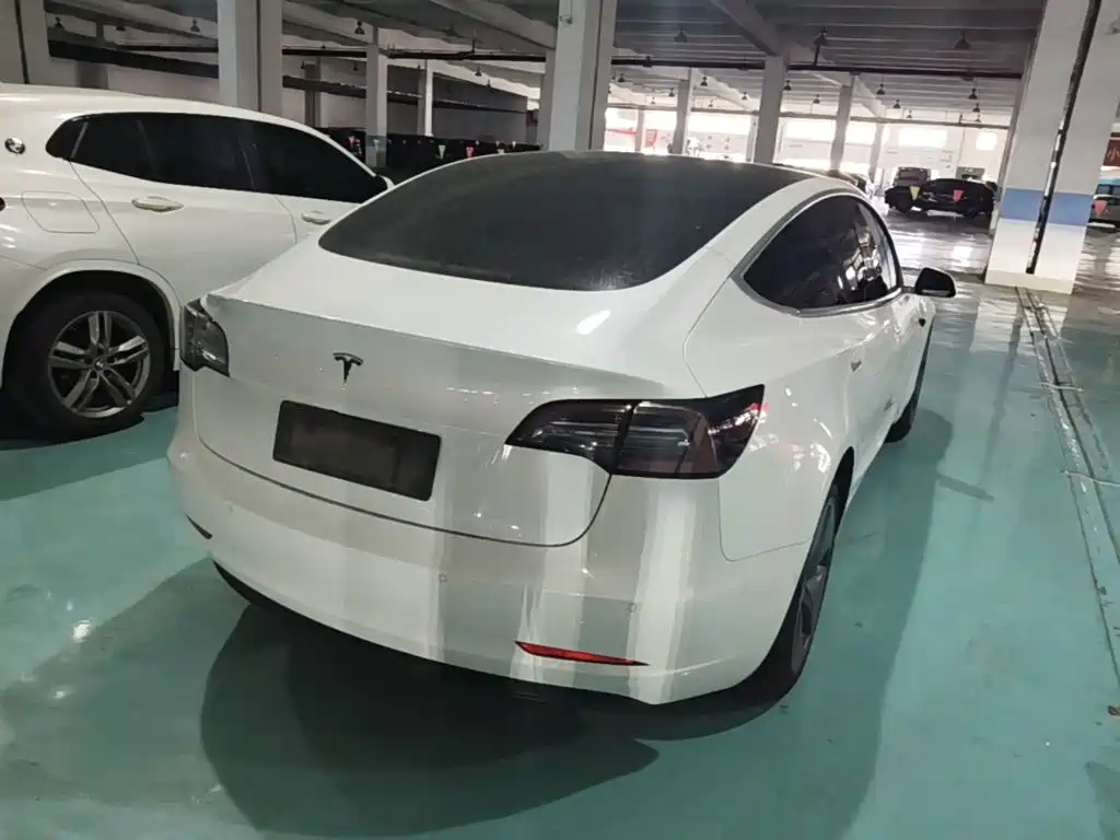 Tesla Model 3 — миниатюра 7