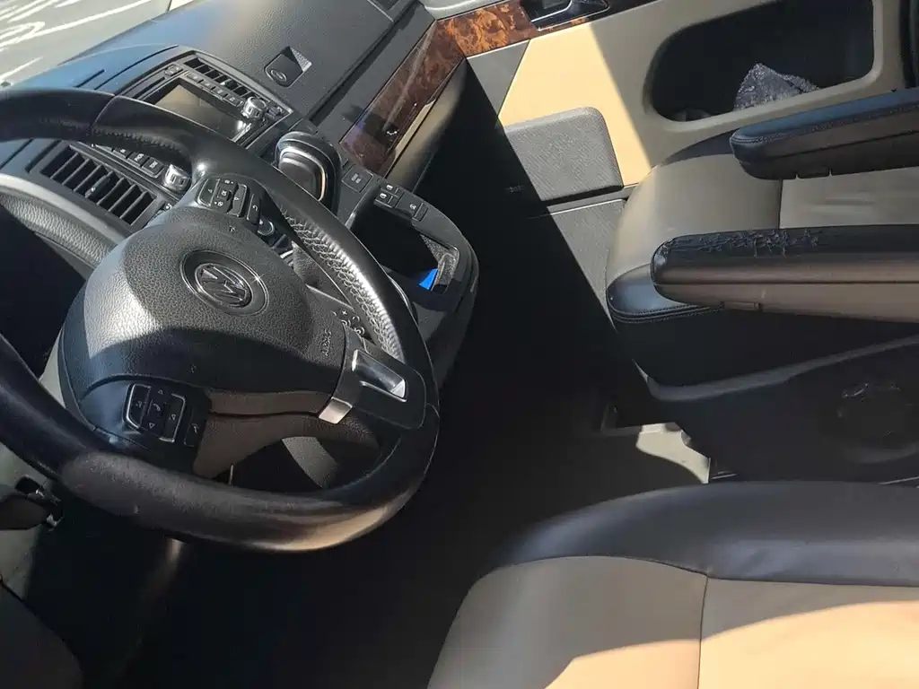Volkswagen Multivan — миниатюра 3