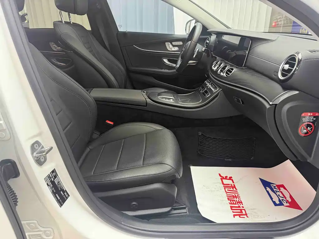 Mercedes-Benz E-Class — миниатюра 15