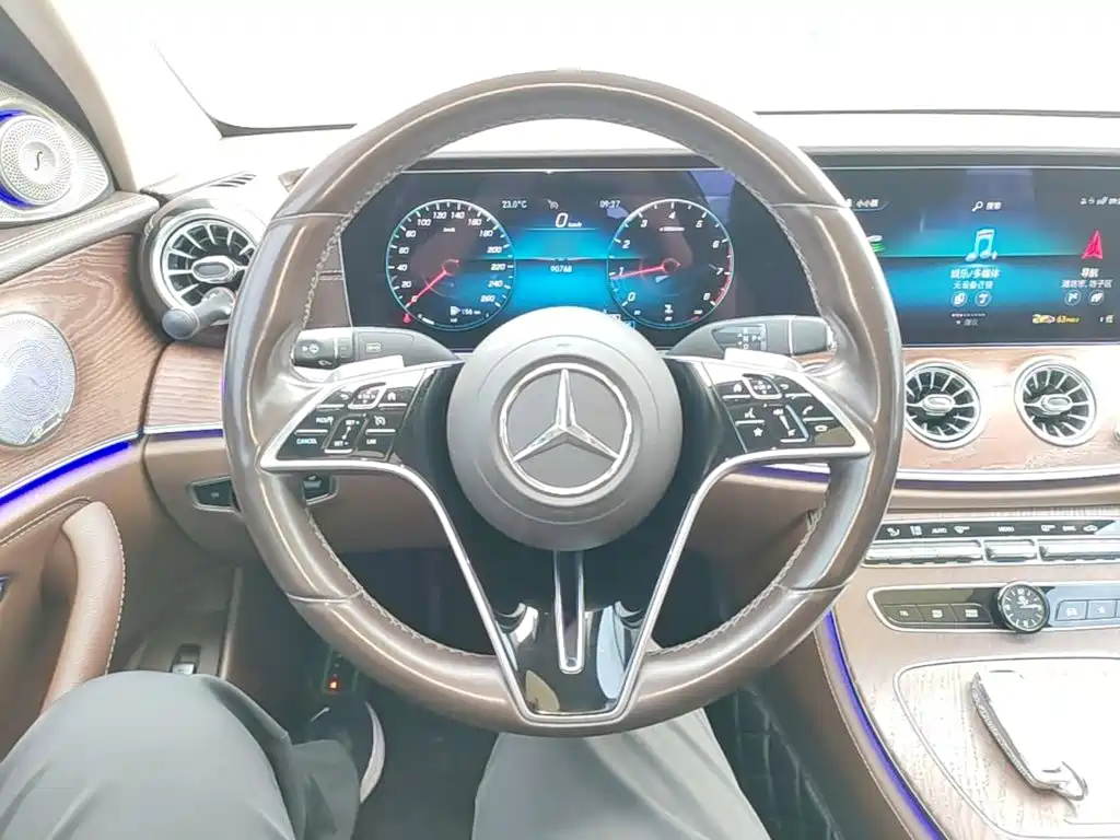 Mercedes-Benz E-Class — миниатюра 11