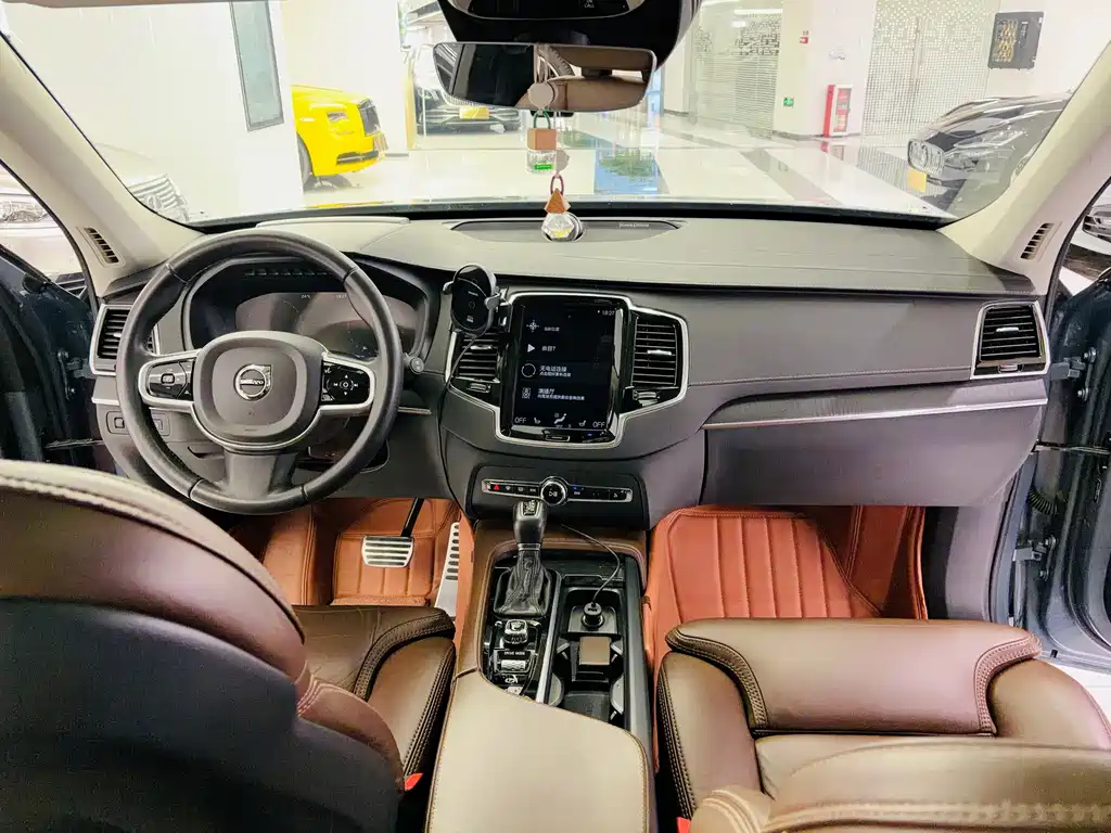 Volvo XC90 — миниатюра 9