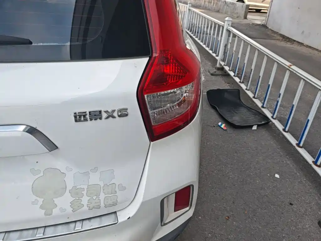 Geely Vision X6 — миниатюра 8