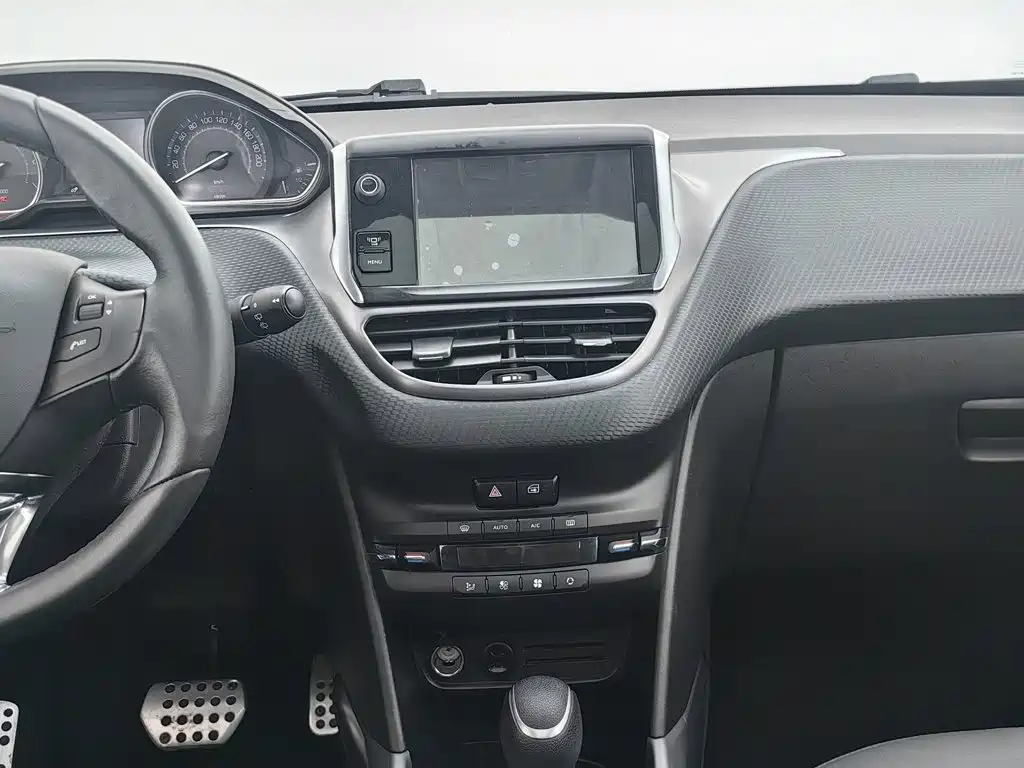 Peugeot 2008 — миниатюра 12