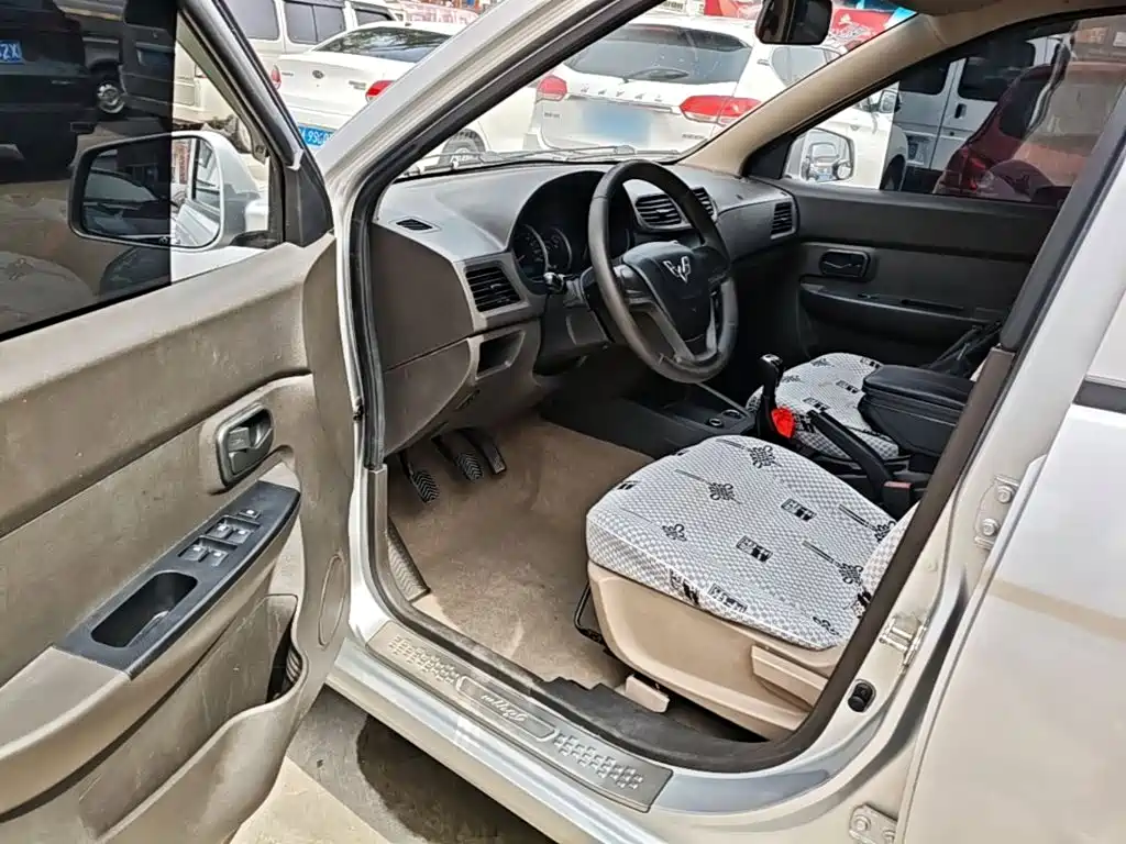 Wuling Hongguang — миниатюра 16