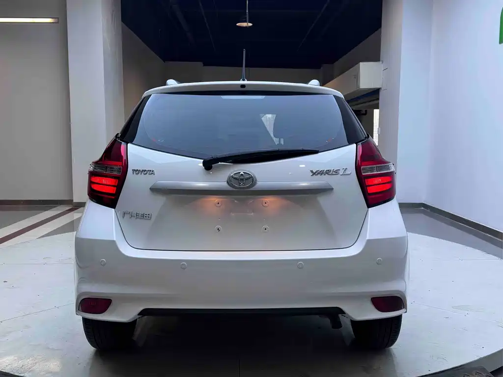 Toyota Yaris L — миниатюра 5