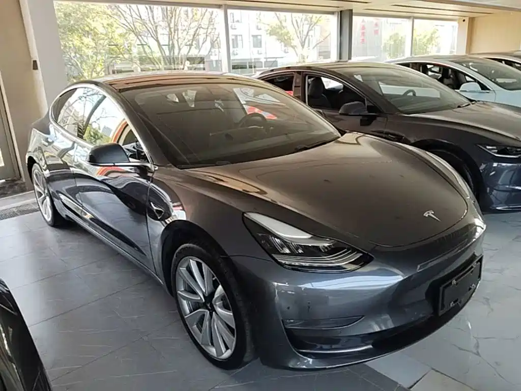 Tesla Model 3 — миниатюра 4