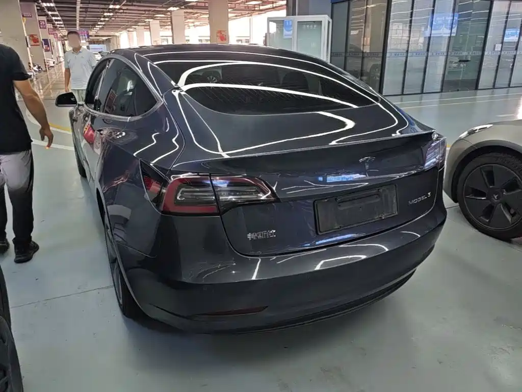 Tesla Model 3 — миниатюра 5