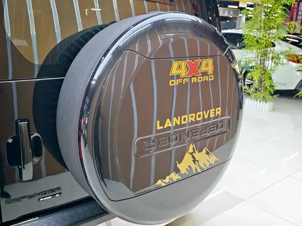 Land Rover Defender — миниатюра 7