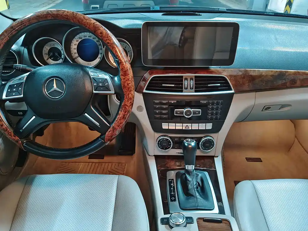 Mercedes-Benz C-Class — миниатюра 11