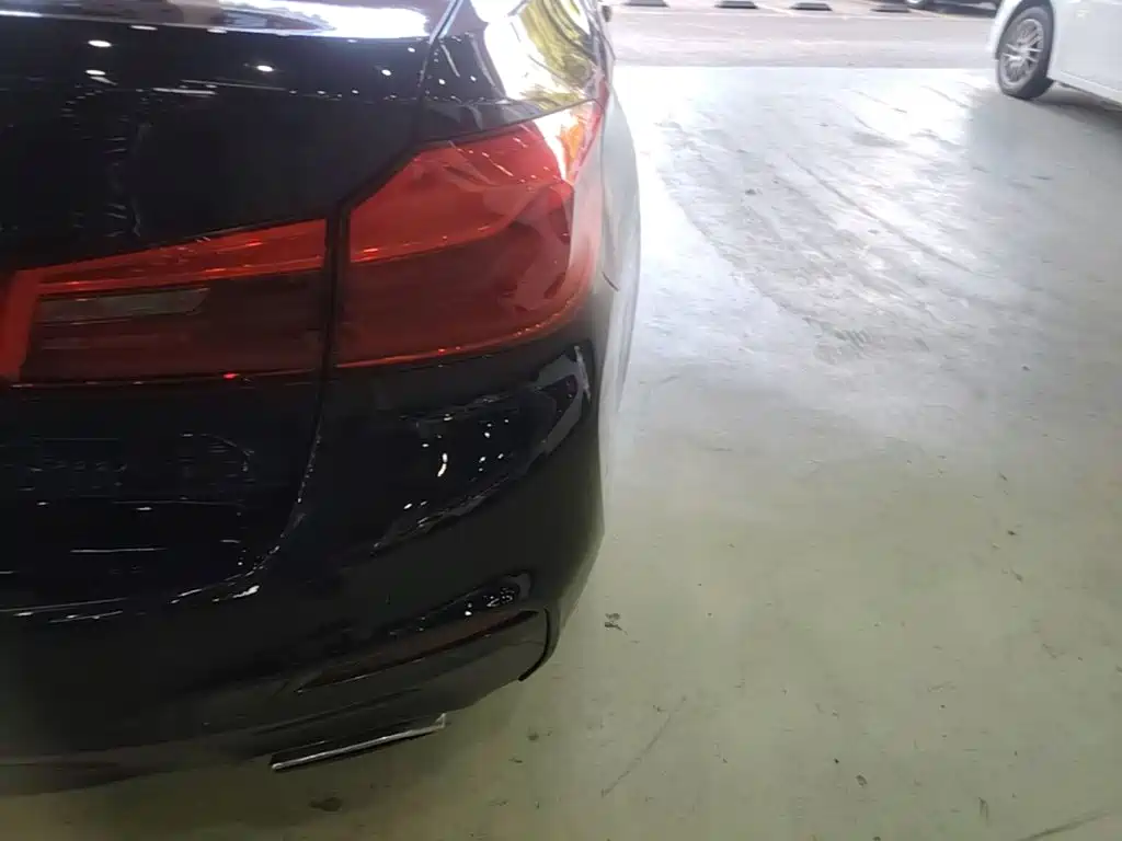 BMW 5 Series — миниатюра 8