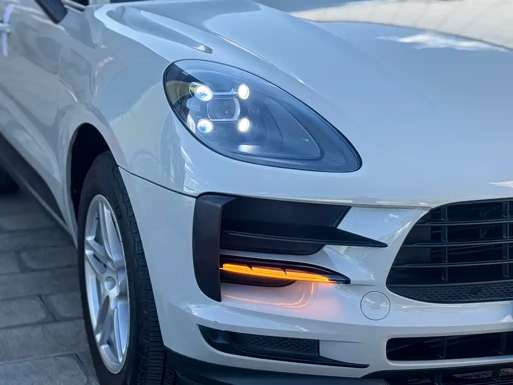 Porsche Macan — миниатюра 12
