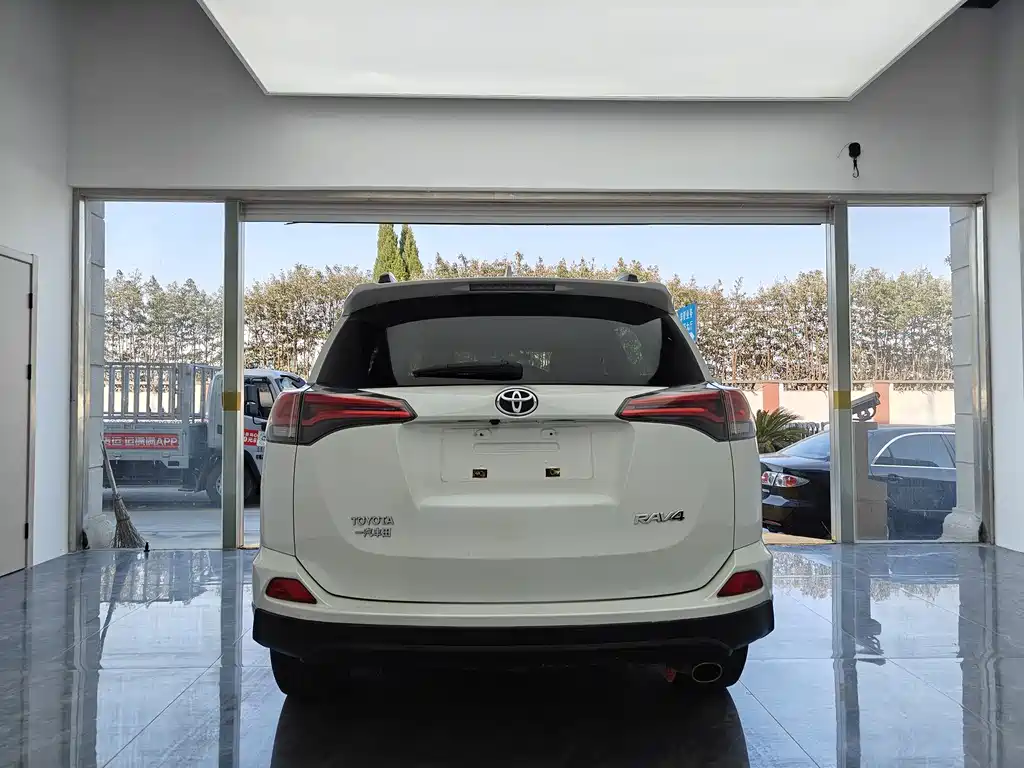 Toyota RAV4 2016 2.0L CVT V