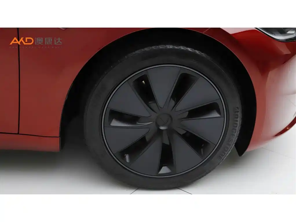 Tesla Model 3 — миниатюра 8
