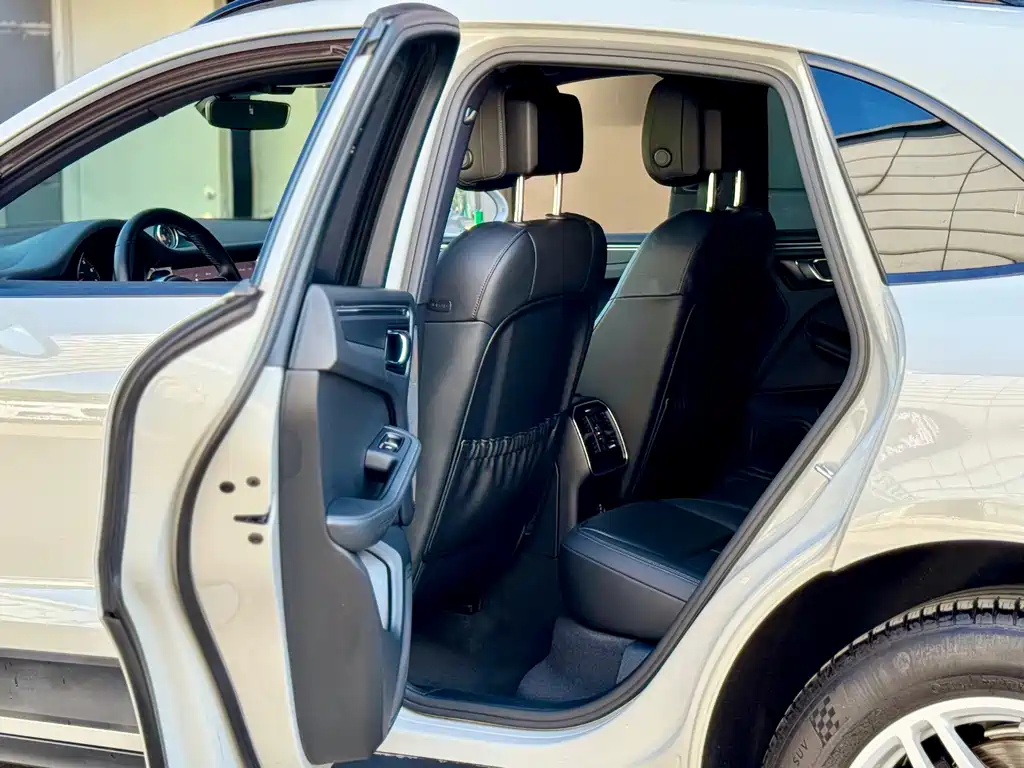 Porsche Macan — миниатюра 6