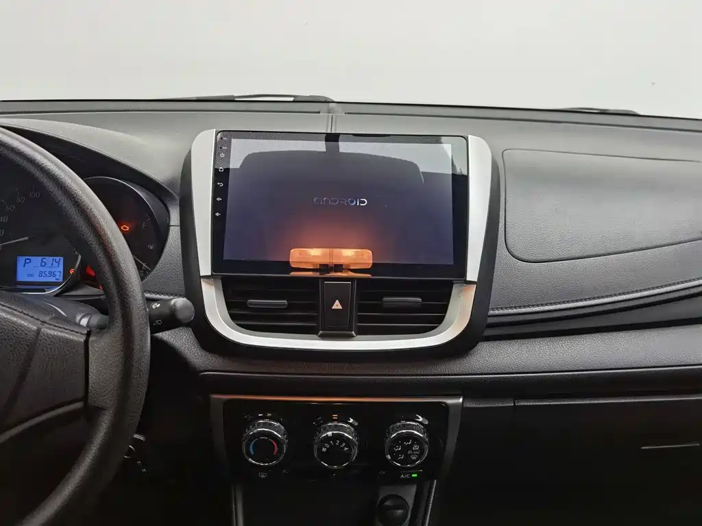 Toyota Yaris L — миниатюра 12