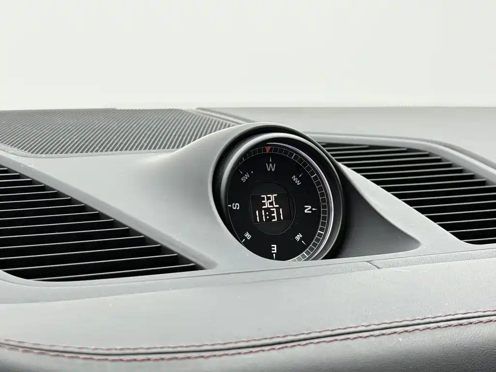 Porsche Cayenne Hybrid — миниатюра 8