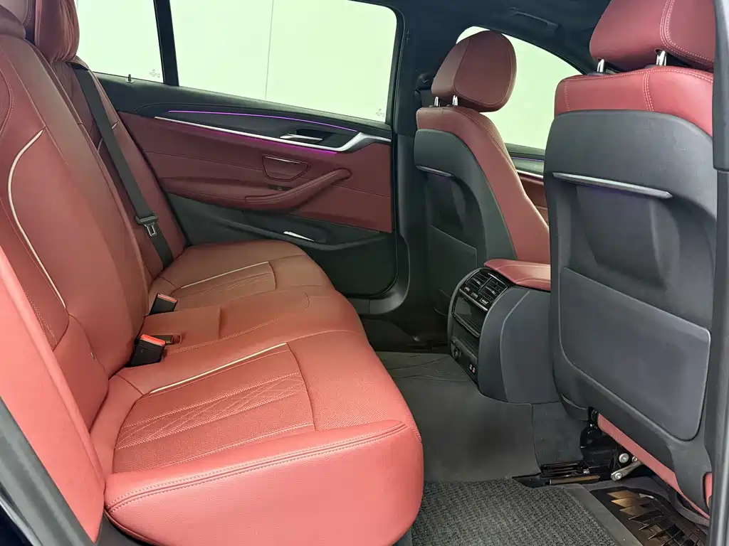 BMW 5 Series — миниатюра 9