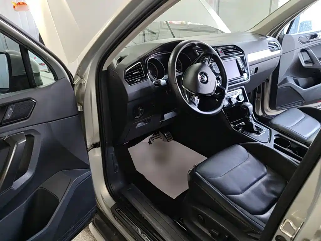 Volkswagen Tiguan L — миниатюра 16