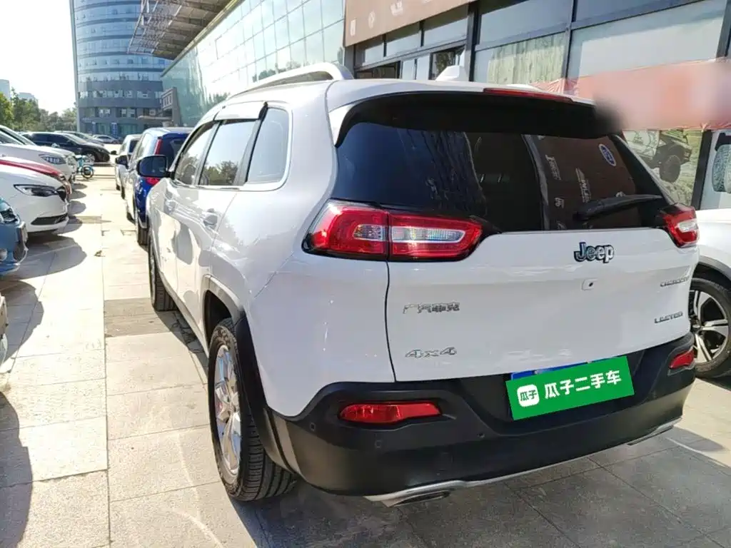 Jeep Cherokee — миниатюра 5
