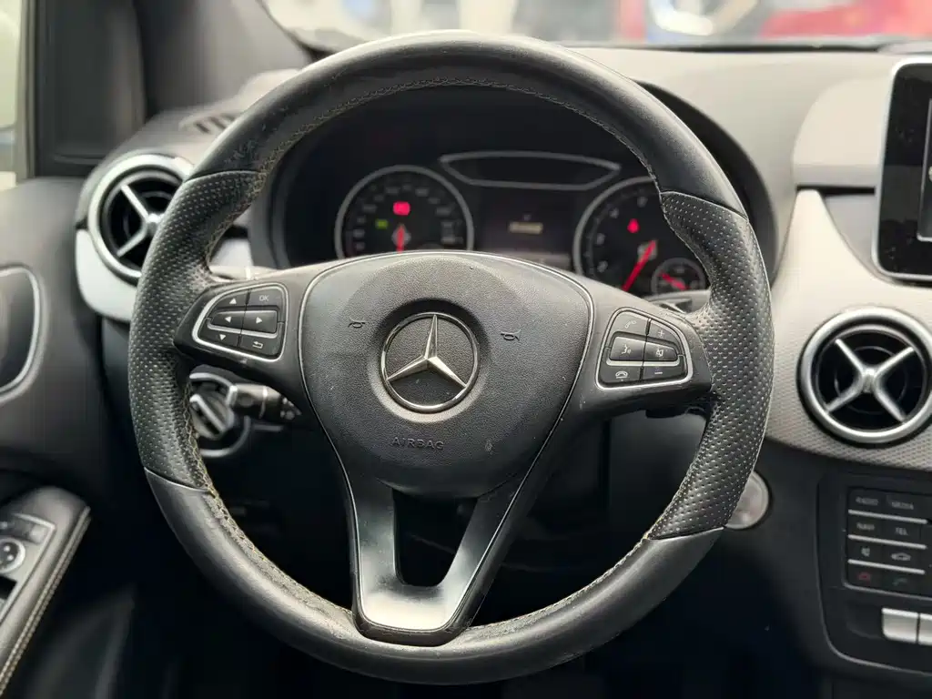 Mercedes-Benz B-Class — миниатюра 11
