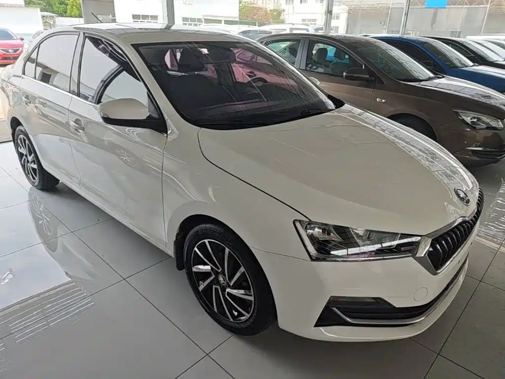 Skoda Rapid — миниатюра 4