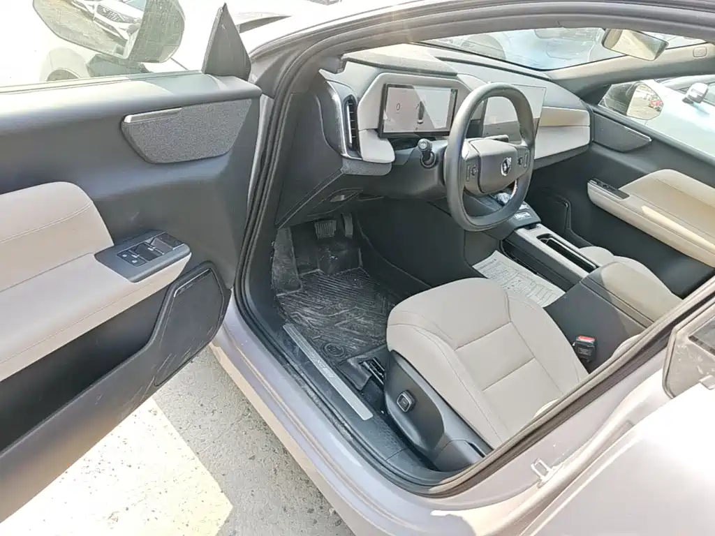 Volvo XC70 PHEV — миниатюра 7
