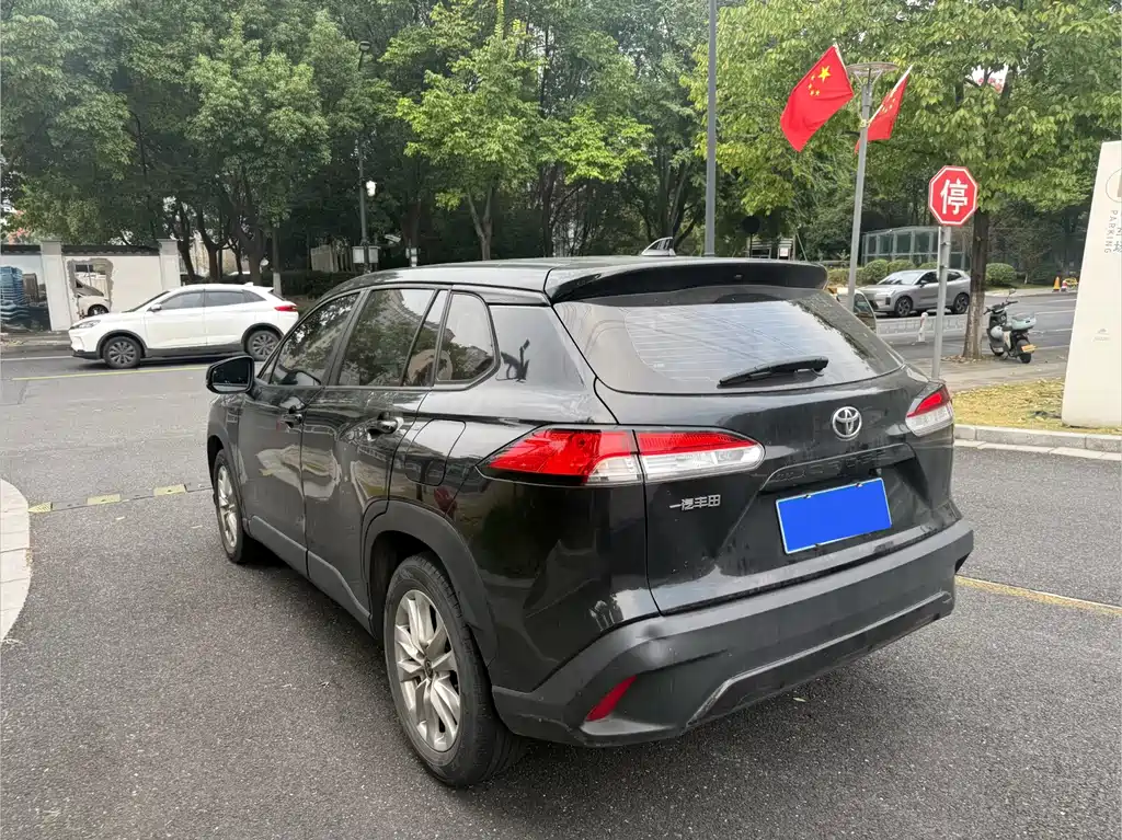 Toyota Corolla Cross — миниатюра 17