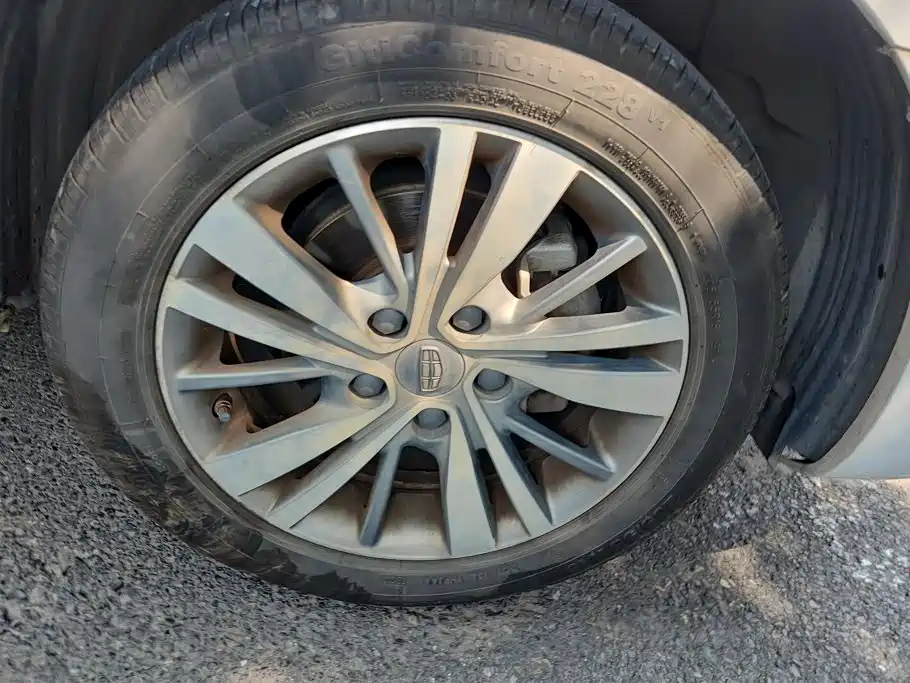 Geely Emgrand — миниатюра 6