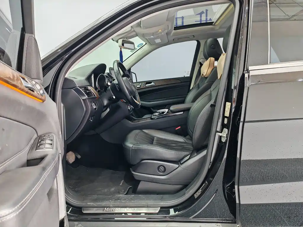Mercedes-Benz GLE (Import) — миниатюра 11