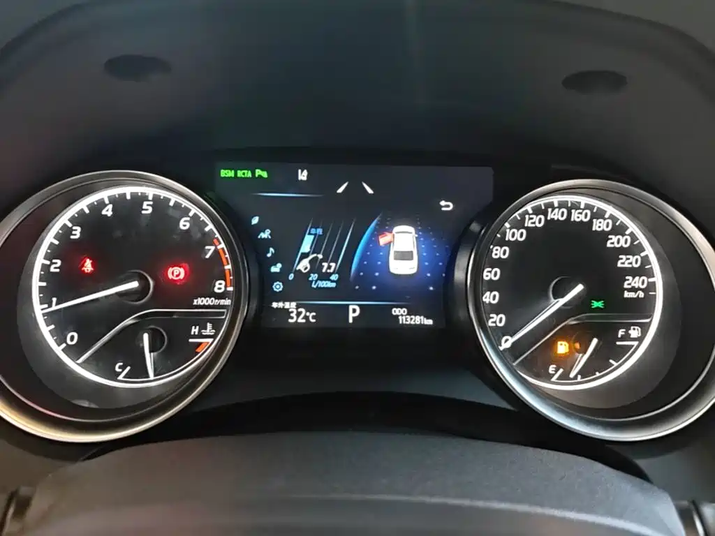 Toyota Camry — миниатюра 12