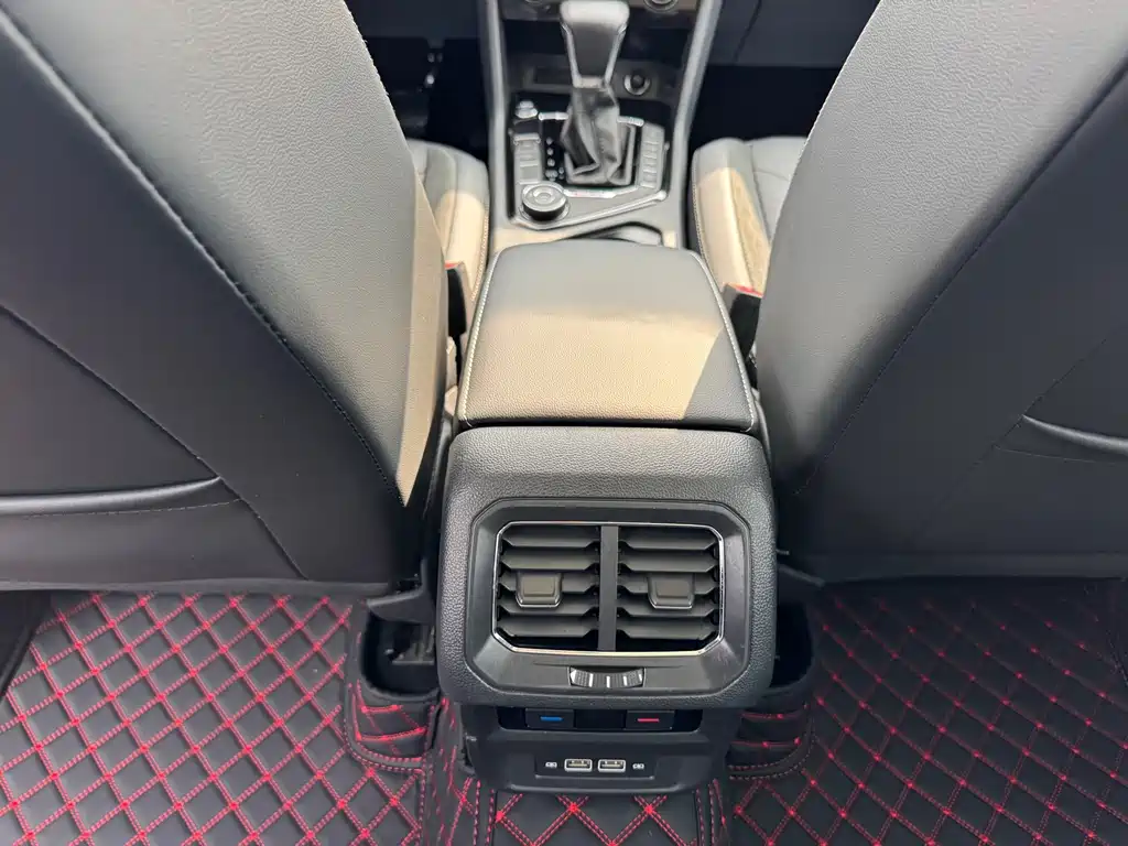 Volkswagen Tiguan L — миниатюра 10