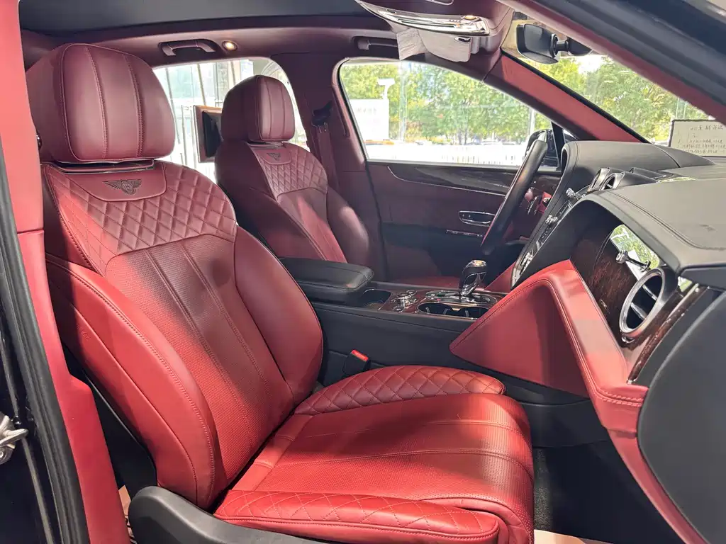 Bentley Bentayga — миниатюра 7