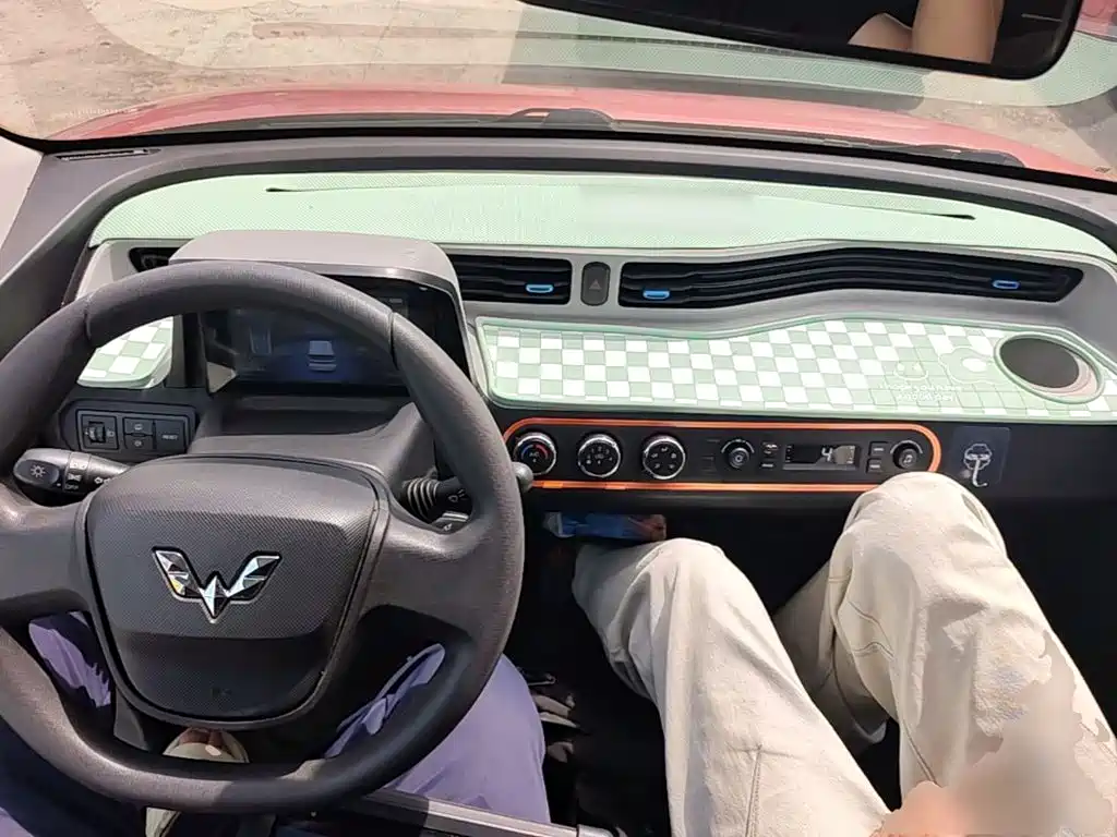 Wuling MINIEV — миниатюра 10