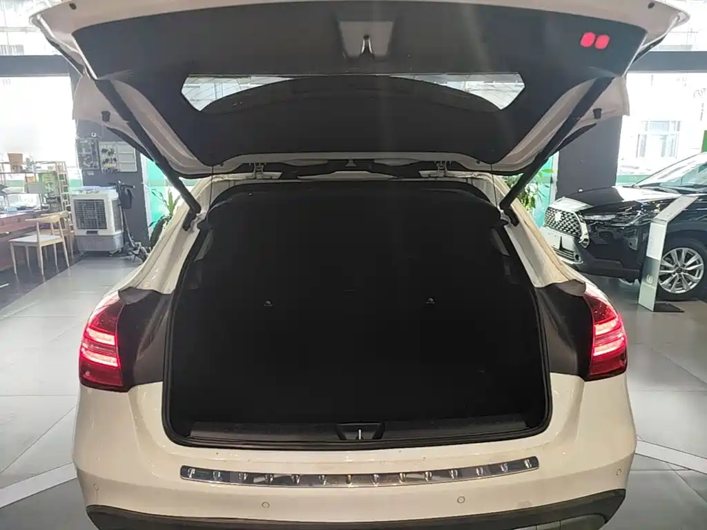 Mercedes-Benz GLA — миниатюра 19
