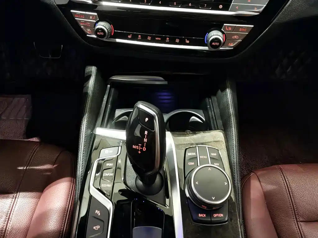 BMW 5 Series — миниатюра 8