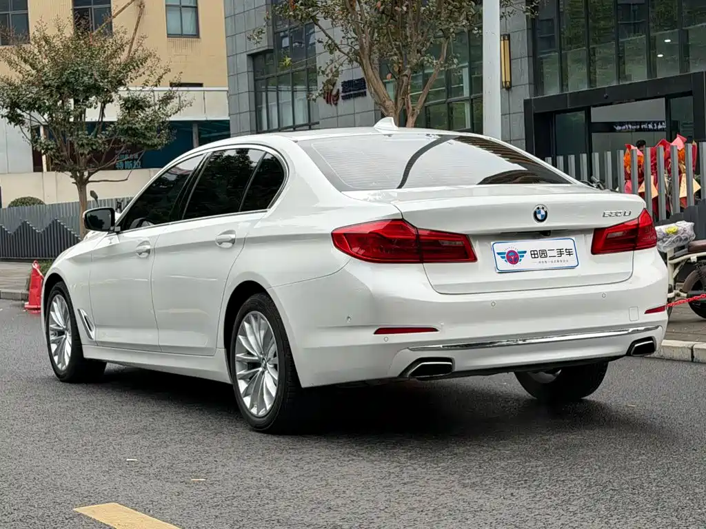 BMW 5 Series — миниатюра 4