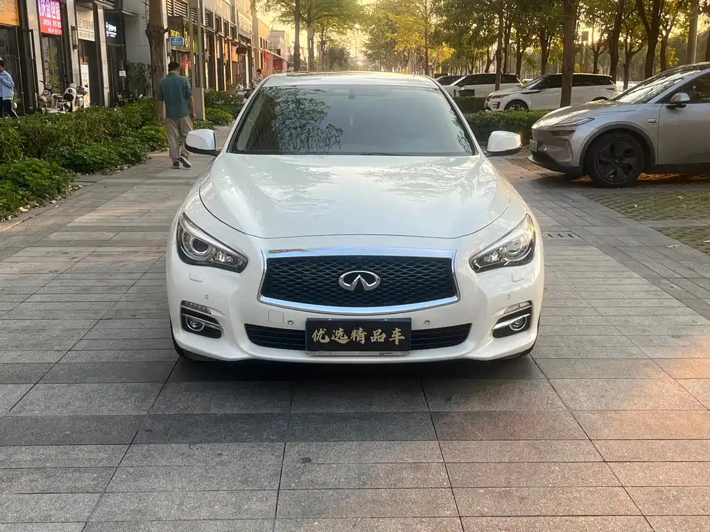 INFINITI Q50L