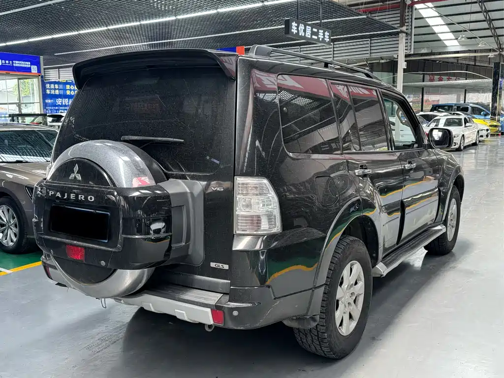 Mitsubishi Pajero (Import) — миниатюра 8