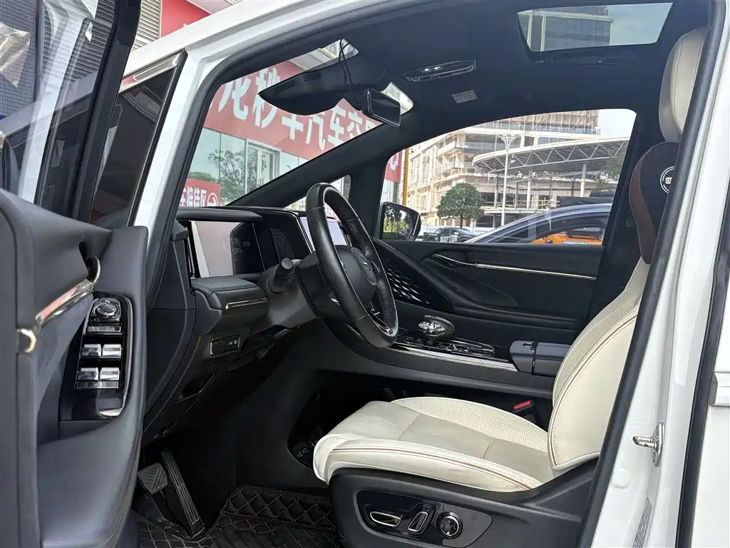 GAC Motor Trumpchi M8 — миниатюра 6
