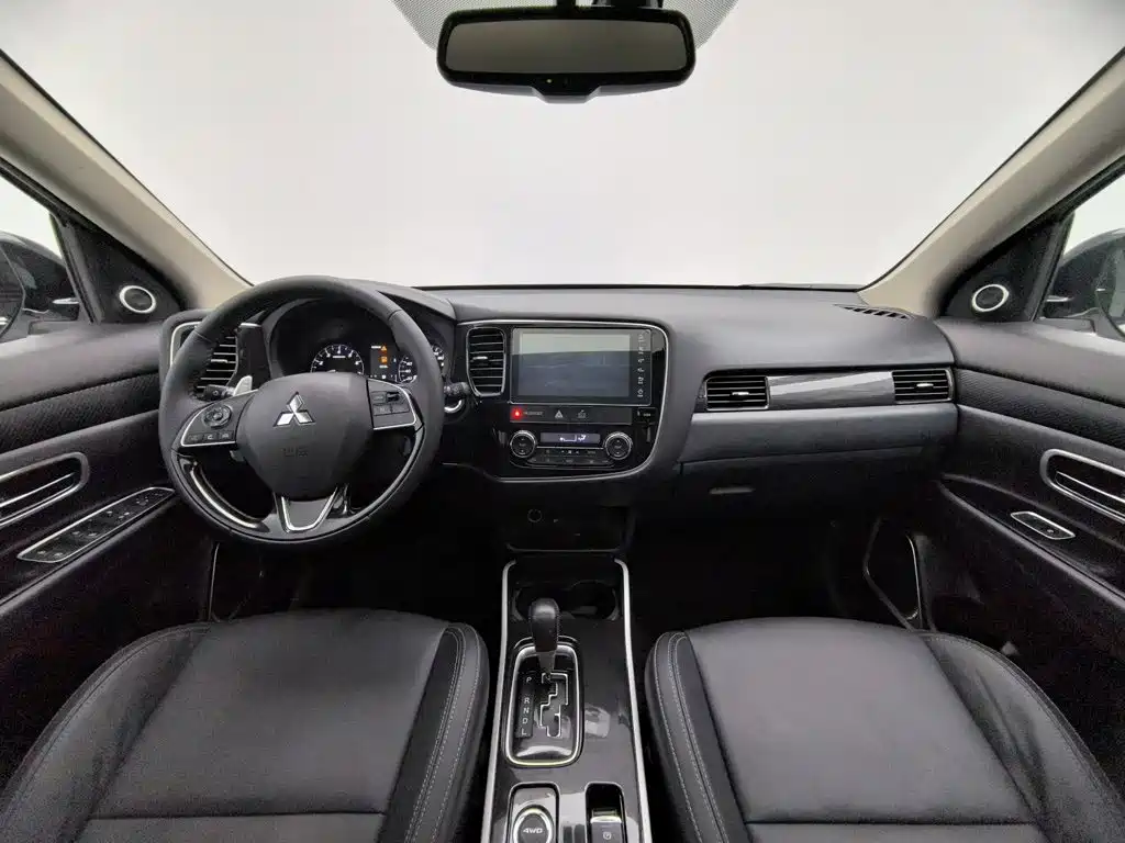 Mitsubishi Outlander — миниатюра 5