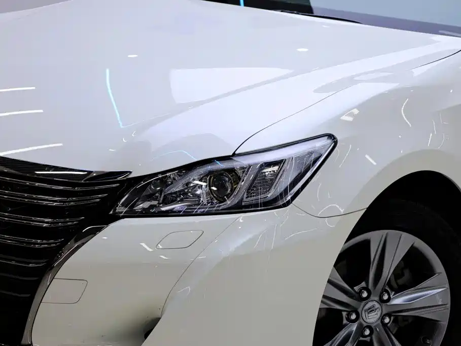 Toyota Crown — миниатюра 10