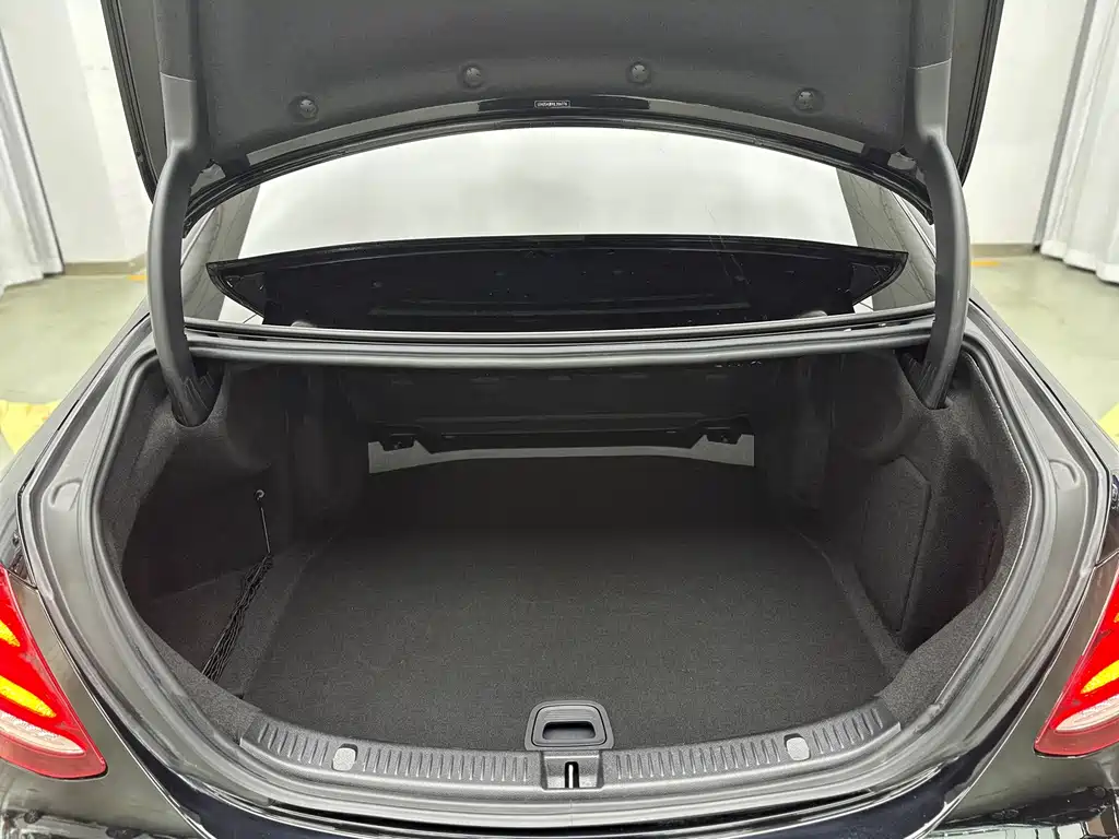 Mercedes-Benz E-Class — миниатюра 36
